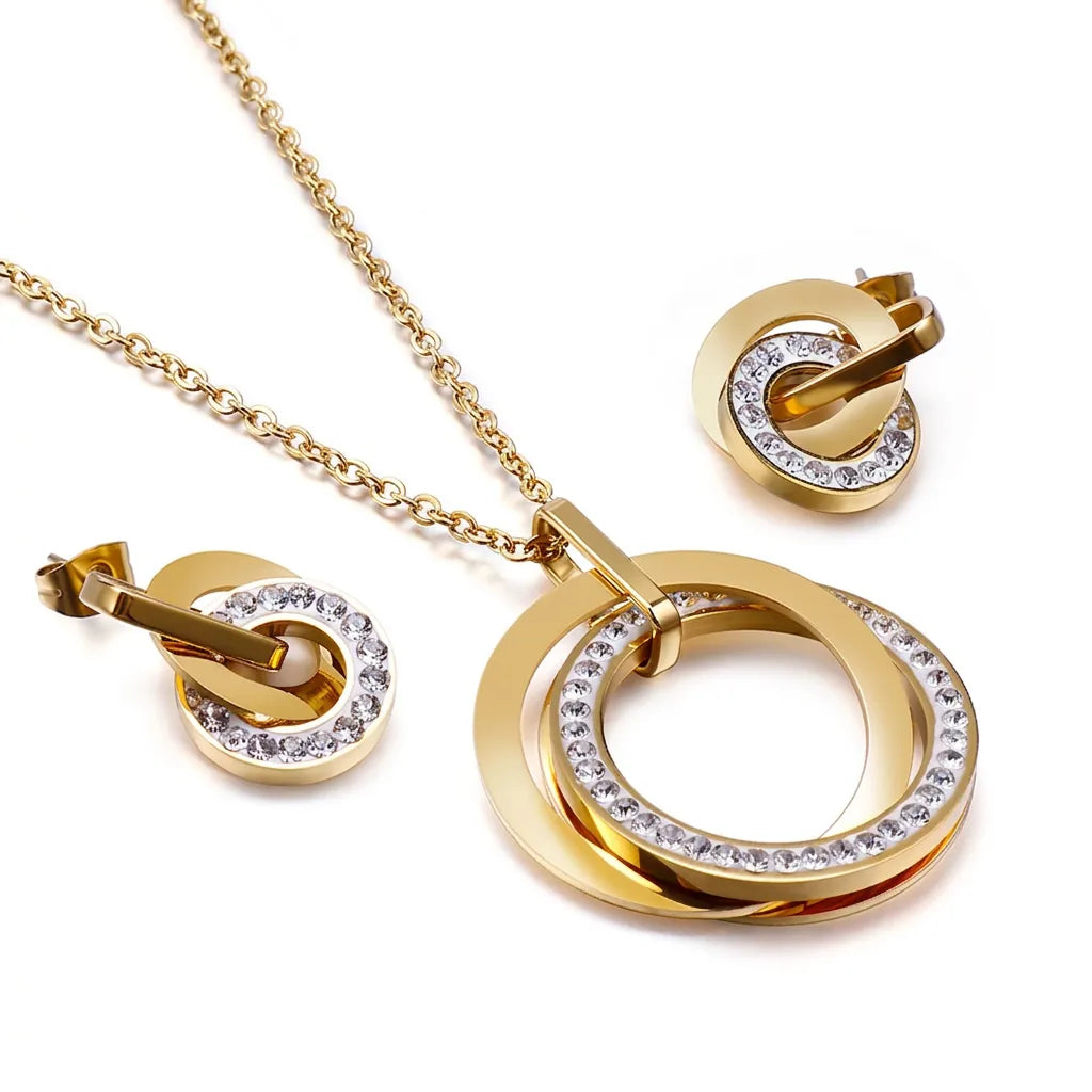 Parure anneaux entrelacés dorés — collier et boucles d'oreilles zircon